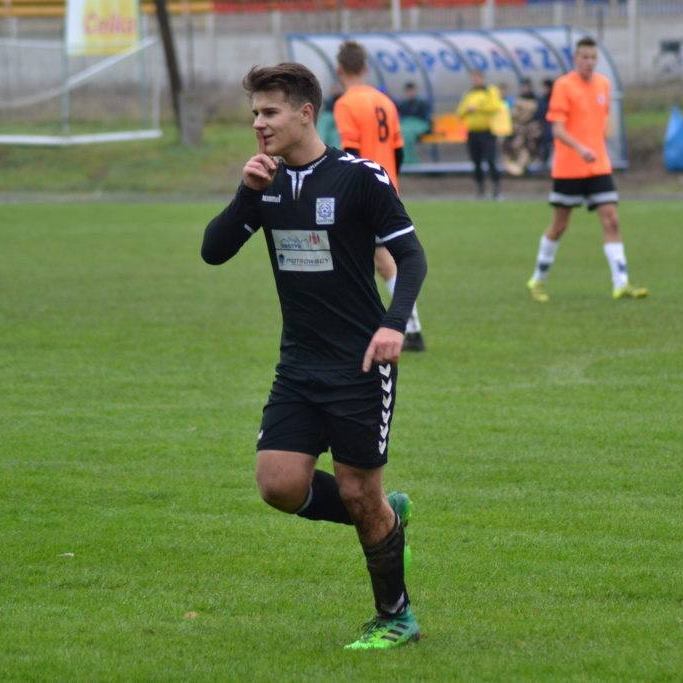 Szymon Olejniczak na murawie