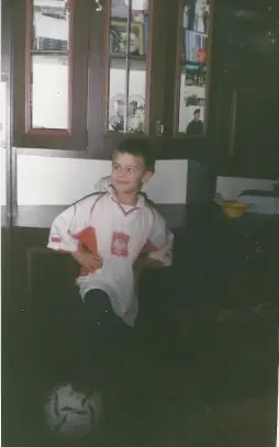 Szymon Olejniczak jako dziecko w koszulce reprezentacji Polski