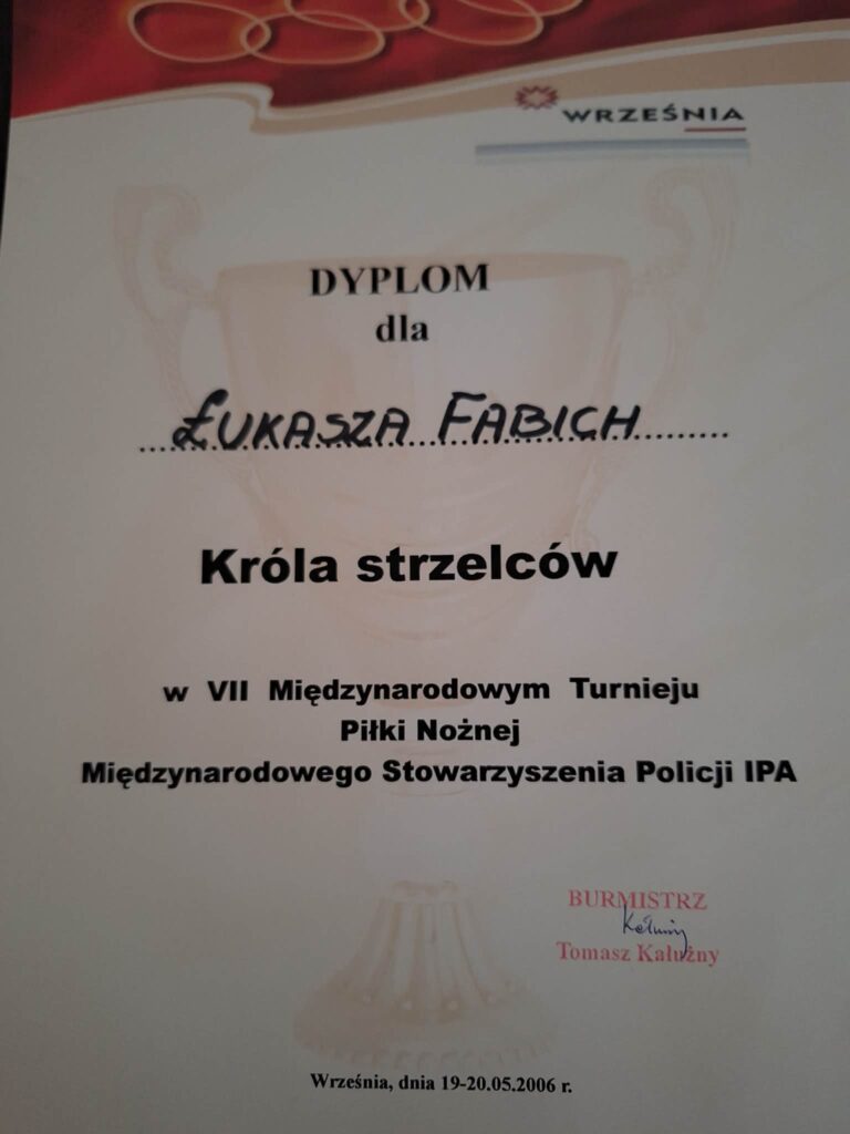 Dyplom dla Łukasza Fabicha króla strzelców 2006