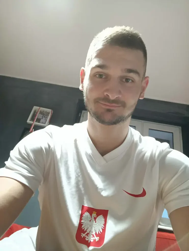 Mateusz Mucha w koszulce reprezentacji Polski