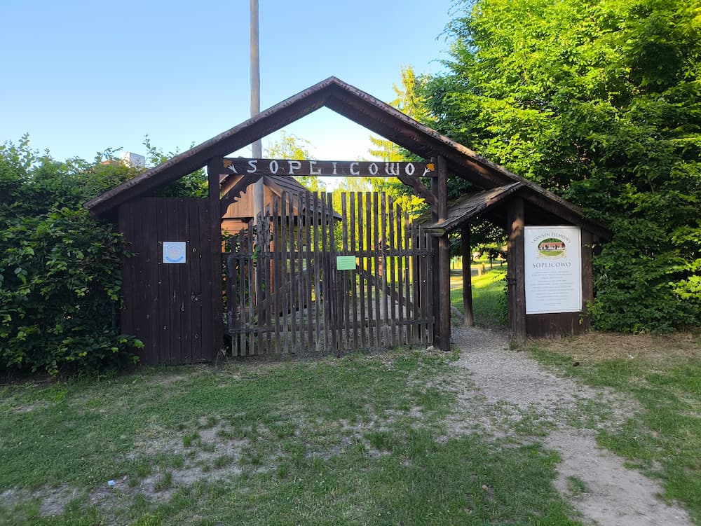 Soplicowo – brama wejściowa