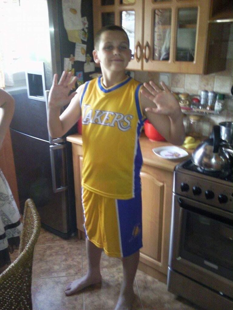 Bartosz Lenarczyk w koszulce Lakers