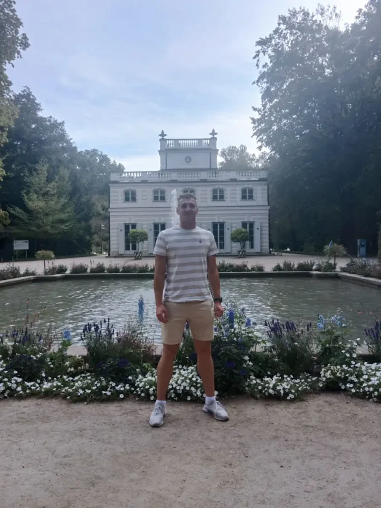 Damian Krzyżostaniak podczas wizyty w parku