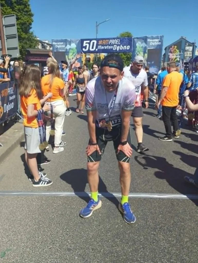 Łukasz Gościański podczas maratonu w Dębnie
